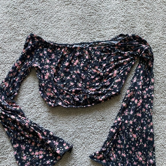 Black floral crop top - Picture 1 of 3